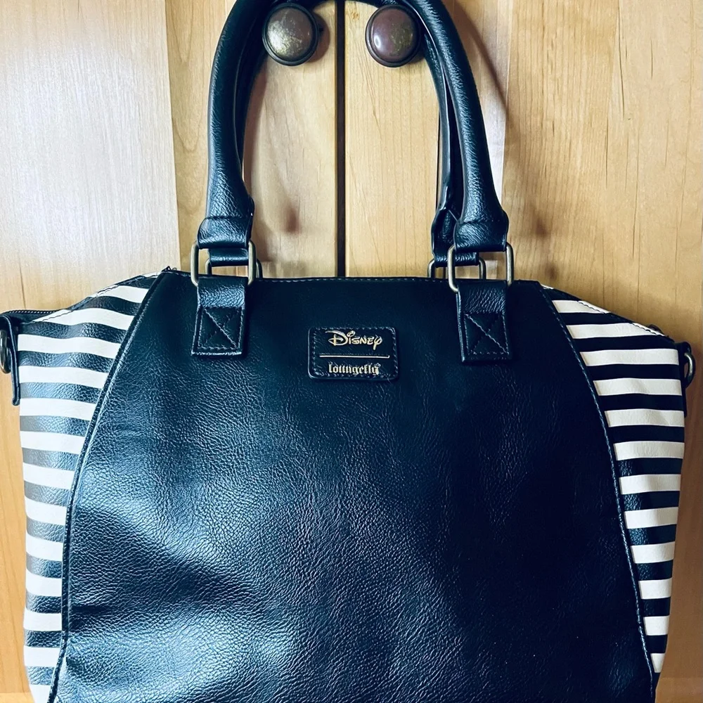 EUC Black / White Striped Loungefly Snow White Poisoned Apple Purse / Wallet - Picture 15 of 15